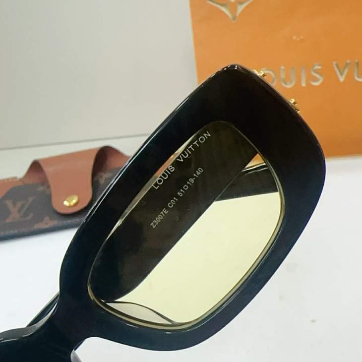 Picture of Louis Vuitton Sunglasses _SKUfw76300606fw